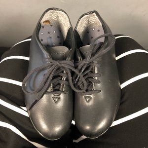 Toddler size 10M Capezio tap shoes